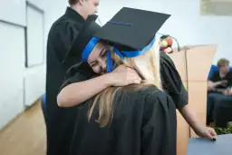 Ile procent z matury na medycynę? Kluczowe wymagania, które musisz znać