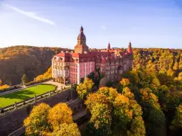 Gdzie zjeść w Zameku Książ? Odkryj wyjątkowe restauracje i smaki