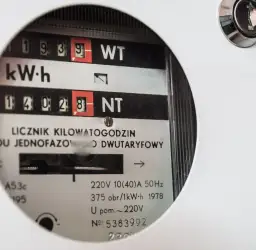 Ile czeka się na podłączenie prądu? Sprawdź, jak skrócić czas i uniknąć problemów