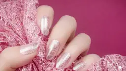 Jak nakładać pyłek do paznokci: 5 prostych kroków dla efektu wow