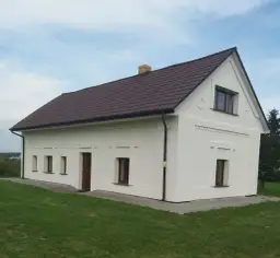 Ile kosztuje dom dla samotnej matki? Sprawdź ceny, opłaty i wsparcie finansowe