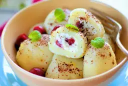 Proste i pyszne pomysły na słodkie dania z sera białego dla każdego