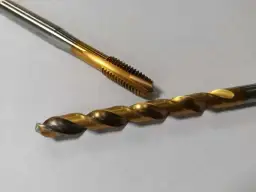 Jakie wiertło pod gwintownik M5? Oto klucz do idealnego gwintu