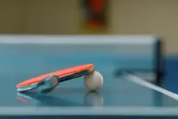 Jak grać w tenisa stołowego: proste zasady i skuteczne techniki dla początkujących