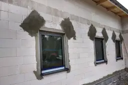 Ile za tynkowanie elewacji: poznaj aktualne ceny i ukryte koszty