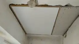 Jak skutecznie uszczelnić właz na strych i uniknąć przeciągów oraz wilgoci