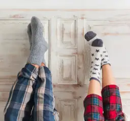 Skarpetki bawełniane czy bambusowe: co wybrać dla komfortu i trwałości?