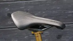 Jak wybrać najwygodniejsze siodełko do roweru crossowego? Poznaj kryteria