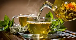 Optymalna temperatura do parzenia zielonej herbaty – jak uniknąć gorzkiego smaku