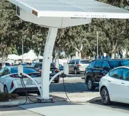 Wzrost zainteresowania pojazdami elektrycznymi wśród firm – trendy i prognozy