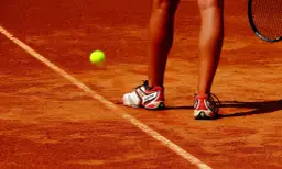 Czy warto zapisać dziecko na tenis? Poznaj zalety i wady tego sportu