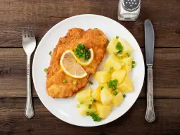 Ile kalorii ma obiad schabowy z ziemniakami? Poznaj szczegółowy przelicznik