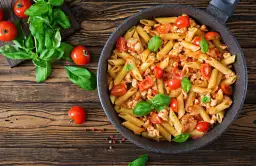 Prosty przepis na penne con pollo – makaron z kurczakiem w 30 minut