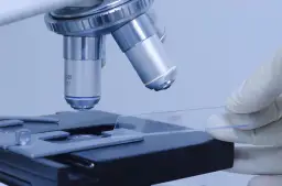 Kropla krwi pod mikroskopem: 7 tajemnic Twojej krwi odkrytych