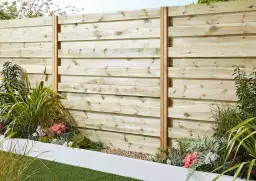 Czym zasłonić płot od sąsiada, aby zyskać prywatność i spokój