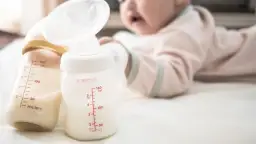 Jak nauczyć dziecko ssać z butelki - skuteczne metody i porady