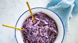 Jak zrobić sałatkę colesław, która zachwyci Twoich gości?