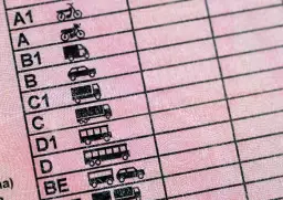 Ile naprawdę kosztuje profil kierowcy w starostwie? Sprawdź ceny i procedury