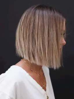 Fryzura bez grzywki – komu pasuje i jak dobrać idealny styl dla swojej twarzy