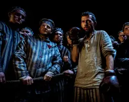 Najlepsze filmy o Holokauście, które warto zobaczyć dla refleksji i edukacji