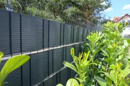 Jak zasłonić ogrodzenie panelowe i poprawić jego wygląd w prosty sposób