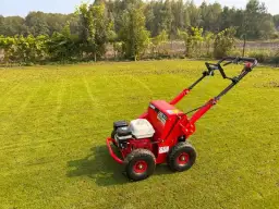 Wertykulacja i aeracja trawnika do kiedy – uniknij błędów w pielęgnacji