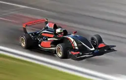 Dlaczego sporty motorowe napędzają innowacje cyfrowe