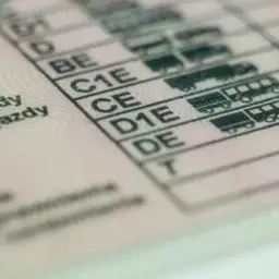 Jak sprawdzić czy mam zabrane prawo jazdy i uniknąć problemów?