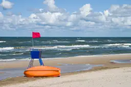 Gdzie zakaz kąpieli nad Bałtykiem? Sprawdź, gdzie nie można pływać