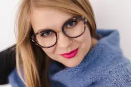 Modne okulary damskie 2023: trendy, które musisz znać, by wyglądać stylowo