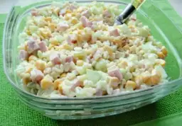 Jak zrobić sałatkę z makaronem - proste i smaczne przepisy na każdą okazję