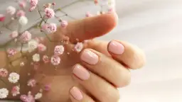 Baza kauczukowa do paznokci - opinie, manicure, najlepsza baza hybrydowa