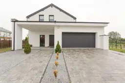 Jaki kamień na podjazd: wybierz idealny materiał do swojego domu