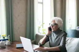 Jak zwolnić emeryta zatrudnionego na czas nieokreślony bez ryzyka?