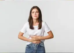 Skuteczne sposoby na wzdęcia i bóle brzucha, które naprawdę działają