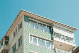 Bezpieczeństwo i kontrola poziomu wody w nowoczesnych budynkach – rozwiązania dla inwestorów