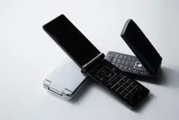 Telefony klasyczne z dużym wyświetlaczem – przegląd i porównanie