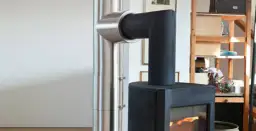 Jaki komin do kominka na drewno zapewnia bezpieczeństwo i efektywność?