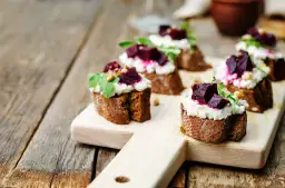 Co ugotować na imprezę? 10 błyskawicznych przepisów, które zaskoczą gości