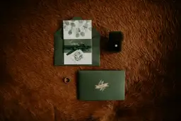 Dekoracje weselne, które zachwycą Twoich gości? Te cechy produktów są kluczowe