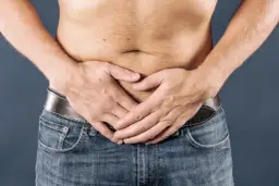 Naciągnięcie mięśni brzucha: najczęstsze objawy i skuteczne leczenie