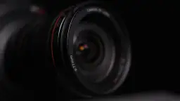 Obiektyw stałoogniskowy do czego służy? Odkryj jego zalety i zastosowania