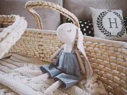 Od kiedy przytulanka dla niemowlaka? Kluczowe momenty rozwoju dziecka