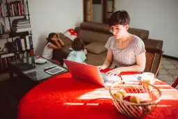 Czy kwarantanna równa się L4? Sprawdź swoje prawa i obowiązki