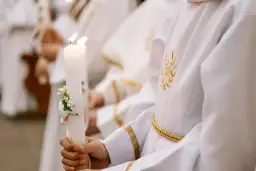 Ile kosztuje catering na komunię? Ceny, które mogą Cię zaskoczyć