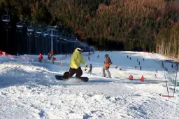 Czy stoki narciarskie są czynne? Sprawdź aktualny status i warunki