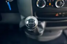 Jak zmieniać biegi w ciężarówce - uniknij najczęstszych błędów