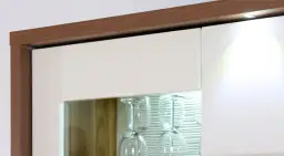 Jak zamontować oświetlenie LED w witrynie - proste kroki i porady