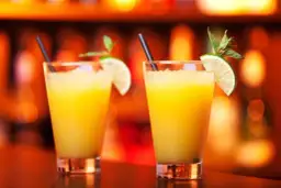 Najlepsze drinki z sokiem pomarańczowym, które musisz spróbować