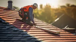 Koszt dachu dwuspadowego. Cena robocizny dachu za m² oraz pokrycie dachu